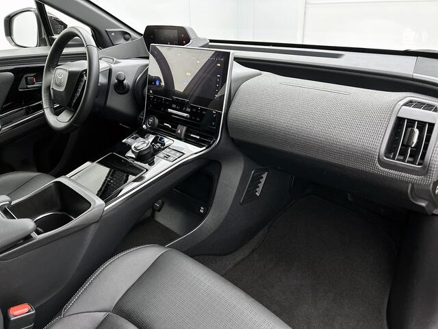 Toyota bZ4X Premium 4WD 71 kWh | BTW voertuig | JBL | 360 Camera | Dodehoek detectie | Stoelventilatie | Stoel+stuurverwarming + achterbank | Parkeersensoren voor+achter met assistent | Elektrische Achterklep |