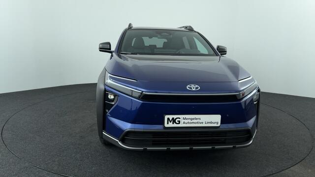 Toyota bZ4X Touring Executive AWD 75 kWh Genoemde prijs is exclusief metallic lak en kosten Rijklaarmaken. Vraag naar de speciale Aktiekorting in de showroom !!