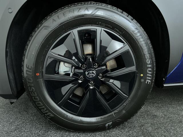 Toyota bZ4X Touring Executive AWD 75 kWh Genoemde prijs is exclusief metallic lak en kosten Rijklaarmaken. Vraag naar de speciale Aktiekorting in de showroom !!
