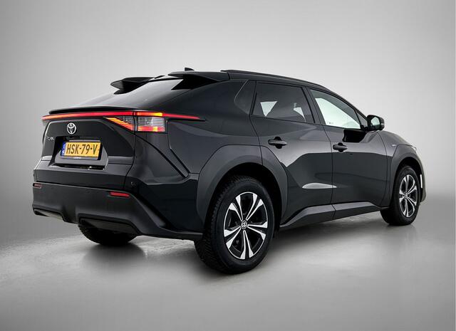 Toyota bZ4X Dynamic 71 kWh | Parkeersensoren V+A | Blindspot | Stuur-Stoelverwarming |