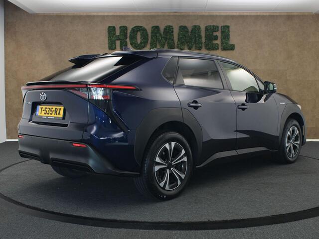 Toyota bZ4X Launch Edition 71 kWh - ORIGINEEL NEDERLANDSE AUTO - AFKOMSTIG VAN 1E EIGENAAR - 3 FASEN LADEN - ELEKTRISCHE ACHTERKLEP - ELEKTRISCH VERSTELBARE BESTUURDERSSTOEL - CAMERA - PARKEERSENSOREN VOOR/ ACHTER - DRAADLOZE TELEFOONLADER - DODEHOEK DETECTIE - KEYLESS ENTRY/ START - VOORSTOELEN VERWARMD