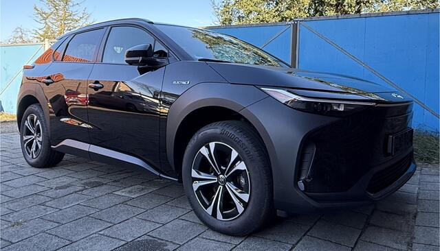 Toyota bZ4X Dynamic 71 kWh Draadloze telefoonlader, Apple carplay/android auto