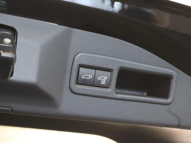 Toyota bZ4X Dynamic 71 kWh - SOH 100% !!!- ORIGINEEL NEDERLANDSE AUTO - VASTE TREKHAAK - TREKGEWICHT 750 KG - PARKEERSENSOREN VOOR/ ACHTER - 3 FASEN - DRAADLOZE TELEFOONLADER - ELEKTRISCHE ACHTERKLEP - STUUR EN STOELVERWARMING - ELEKTRISCH VERSTELBARE BESTUURDERSSTOEL