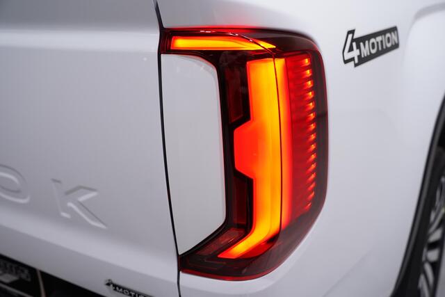 Volkswagen AMAROK 3.0 TDI V6 240 pk Aventura Elek. Rolkoffer 21" LMV, Leder, 360 Camera, IQ LED Koplampen, Dakrails, 2-Zits