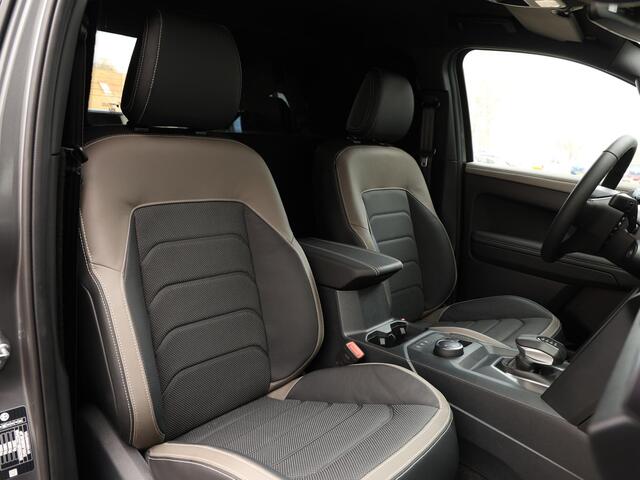 Volkswagen AMAROK 3.0 TDI 4Motion 240PK Automaat Plus Cabine | LED | ACC | Side Assist | Trekhaak | Stoelverwarming | 360 Camera | Park Assist | Leder |