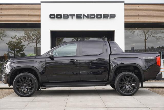 Volkswagen AMAROK 3.0TDI/240pk 4Motion Plus Cab Aventura BLACKSTYLE (2 persoons/ grijs kenteken)|2023|Leer|Trekhaak|360 Camera|Virtual Cockpit|Blindspot|21"Blackstyle|Elektr. Roll Cover|IQ LED|PDC|Harman/Kardon|Cruise+ACC