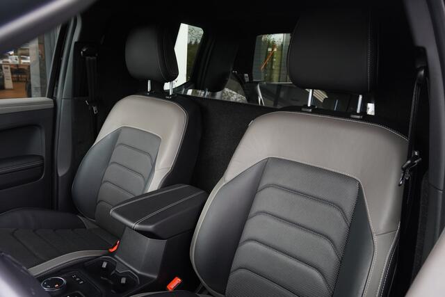 Volkswagen AMAROK 3.0TDI/240pk 4Motion Plus Cab Aventura BLACKSTYLE (2 persoons/ grijs kenteken)|2023|Leer|Trekhaak|360 Camera|Virtual Cockpit|Blindspot|21"Blackstyle|Elektr. Roll Cover|IQ LED|PDC|Harman/Kardon|Cruise+ACC