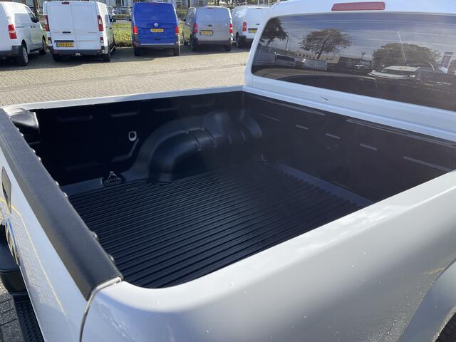 Volkswagen AMAROK 3.0 TDI 164pk 4 Motion Plus Cab Trendline / 2 persoons / vaste prijs rijklaar ¤ 19.950 ex btw / lease vanaf ¤ / 4x4 / airco / mag 3000 kg trekken / euro 6 diesel / bpm vrij