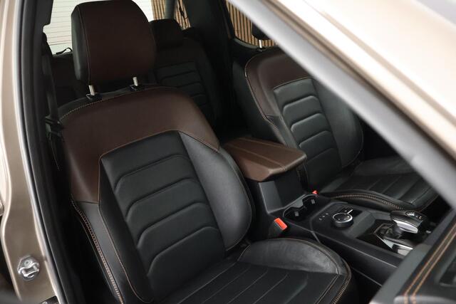Volkswagen AMAROK 3.0 TDI 241pk Automaat 4Motion Double Cab 5pers. Pan Americana H/K Trekhaak Leder Elec stoelen 360Camera Navigatie Sidebars