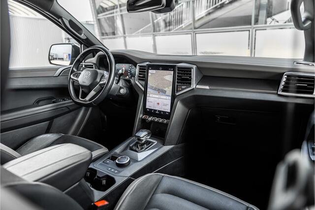 Volkswagen AMAROK 3.0 TDI 4Motion | ACC | Side Assist | 360 Camera | Trekhaak | Harman Kardon | 20'' velgen | Grijs kenteken | CarPlay | Lederen bekleding | Navigatie | Elek stoelen | LED Koplampen | Nieuwe APK