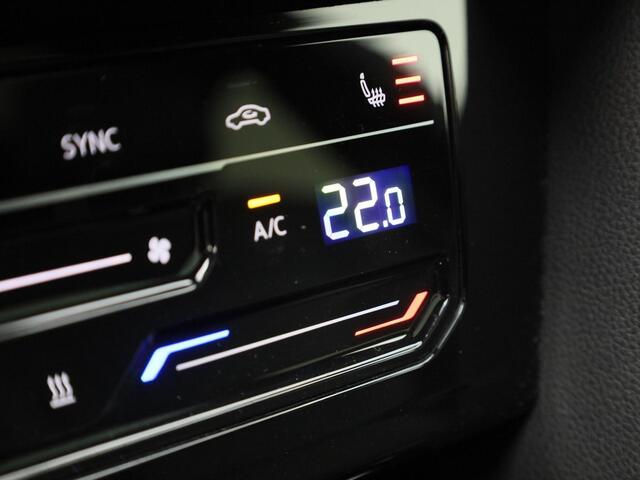 Volkswagen Arteon 1.4 TSIeHybrid 160kW/218PK R-Line Business+ · Panoramadak · Trekhaak · Leder/Alcantara · Garantie tot april 2025