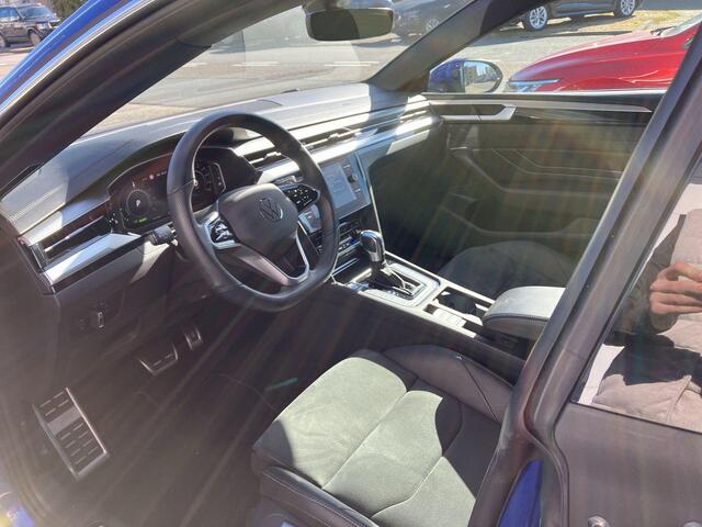 Volkswagen Arteon Shooting Brake 1.4 TSI 218pk DSG eHybrid R-Line Business+ · Camera · Inklap. Trekhaak · Side Assist · Keyless · Parkeerassistent · Elek. Achterklep · Stoelverwarming · 18"Velgen ·
