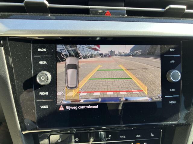 Volkswagen Arteon Shooting Brake 1.4 TSI 218pk DSG eHybrid R-Line Business+ · Camera · Inklap. Trekhaak · Side Assist · Keyless · Parkeerassistent · Elek. Achterklep · Stoelverwarming · 18"Velgen ·