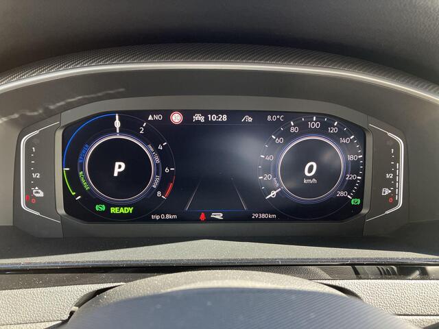 Volkswagen Arteon Shooting Brake 1.4 TSI 218pk DSG eHybrid R-Line Business+ · Camera · Inklap. Trekhaak · Side Assist · Keyless · Parkeerassistent · Elek. Achterklep · Stoelverwarming · 18"Velgen ·