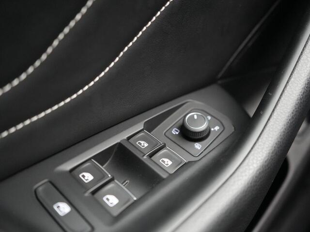 Volkswagen Arteon 1.4 TSI 218 pk eHybrid R-Line Business+ | LED Plus | Velgen 'Chennai, 19" | Bekleding, leder 'Nappa' | Panorama dak | Parkeer assistent | Navigatie 'Discover Pro'
