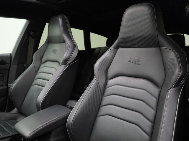 Volkswagen Arteon Shooting Brake 1.4 TSIeHybrid 160kW/218PK R Line DSG · Panoramadak · Leder · Trekhaak · Camera + Parkeersensoren