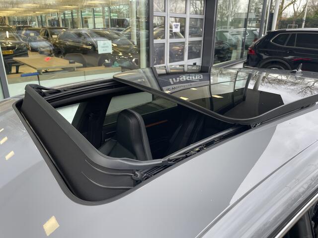 Volkswagen Arteon Shooting Brake 1.4 TSI eHybrid R-Line Business / Panoramadak / Trekhaak Elek. / 'Nappa/Carbon' incl. R-Line top-sportstoelen / Fabrieksgarantie t/m 11/2028! / IQ Light / Navi Pro / Camera / Keyless / Alarm / Stoelverwarming V+A / Standk