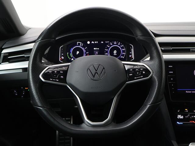 Volkswagen Arteon Shooting Brake 1.4 TSI eHybrid R-Line Business+ | 218 PK | SoH 86% | Automaat | Multifunctioneel stuurwiel | Stoelverwarming | Panoramadak | Inklapbare trekhaak |