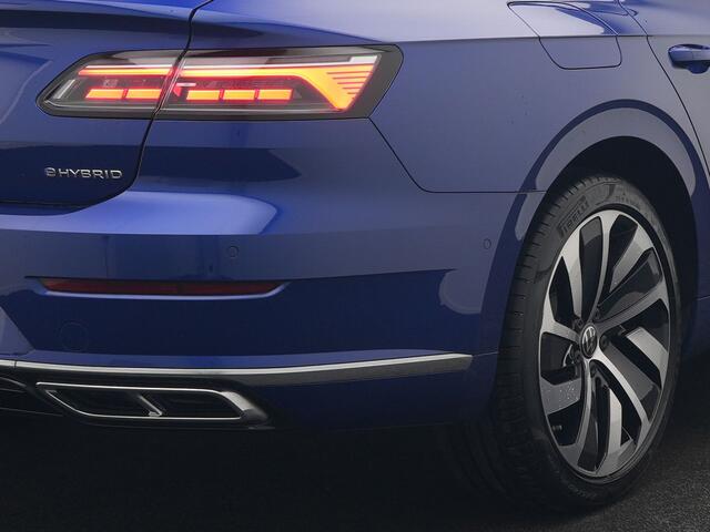 Volkswagen Arteon Shooting Brake 1.4 TSI eHybrid R-Line Plug In Hybrid 218pk Dealer O.H PHEV | Trekhaak Af Fabriek | Adaptive Cruise | 360 Camera | IQ Light | Alcantara Sportstoelen Message & Verwarmd | Blis | Apple Carplay | Navigatie | Virtual | DAB |