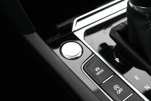 Volkswagen Arteon 1.5 TSI 150pk DSG 2x R-Line Keyless Virtual Cockpit Stoelverwarming Camera Panoramadak Navigatie