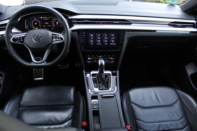 Volkswagen Arteon Shooting Brake 1.4 TSI eHybrid R-Line Business+ | Incl. 12 maanden Garantie | Panorama dak | Elektrisch wegklapbare trekhaak | Stoelverwarming voor + achter | Stuurverwarming | 360* Camera | Dodehoeksensoren | Adaptieve cruise | Keyless entry/start | Elek