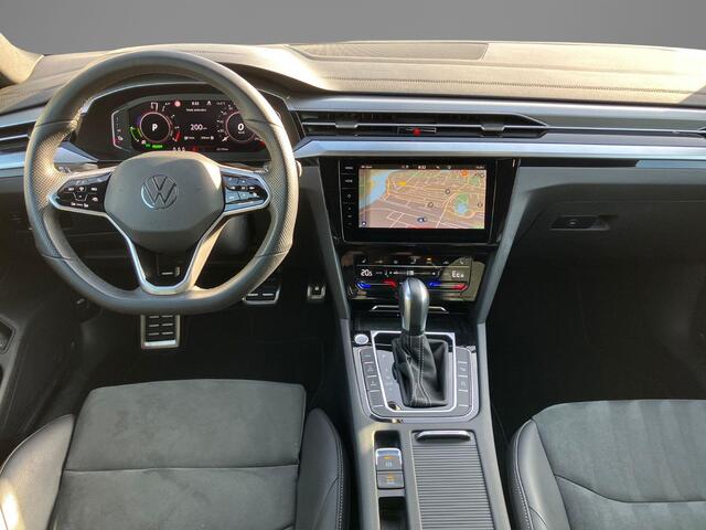 Volkswagen Arteon Shooting Brake 1.4TSIeHybrid 160kW/218PK R-Line DSG · Panoramadak · Trekhaak · 360°Camera + Parkeersensoren