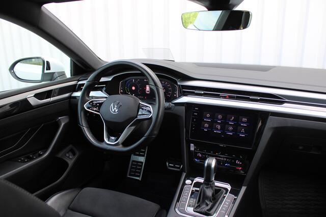 Volkswagen Arteon Shooting Brake 1.4 TSI eHybrid R-Line Business+ | Incl. 12 maanden garantie | Schuif/kantel dak | Adaptieve cruise control | Standkachel | Uitklapbare trekhaak | Head-up display | Massage stoel | Apple carplay/Android auto | Stoelverwarming voor/achter |