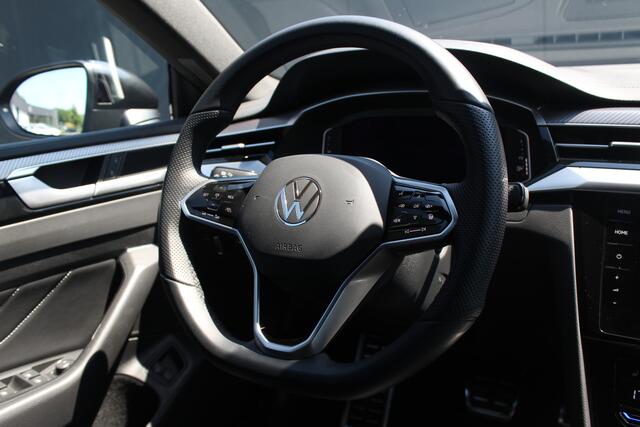 Volkswagen Arteon Shooting Brake 1.4 TSI eHybrid R-Line Business | Incl. 12 maanden garantie Trekhaak | Schuif/kantel dak | 360 camera | Dodehoek detectie | Stoelen verwarmd | Apple carplay/Android auto | Adaptive Cruise | Climate control | Navigatie | Lichtmetalen velgen