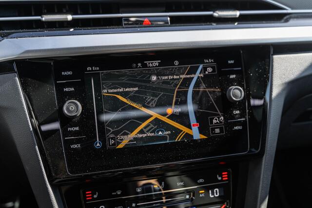Volkswagen Arteon Shooting Brake 1.4 TSI eHybrid R-Line Business+ | Panoramadak | Trekhaak | Parkeersensoren | Keyless Entry | Elektrische Achterklep | Stoelverwarming voor en achter | iQ Light | Navigatie | Apple Carplay | Android Auto | Plug-in Hybrid (PHEV)