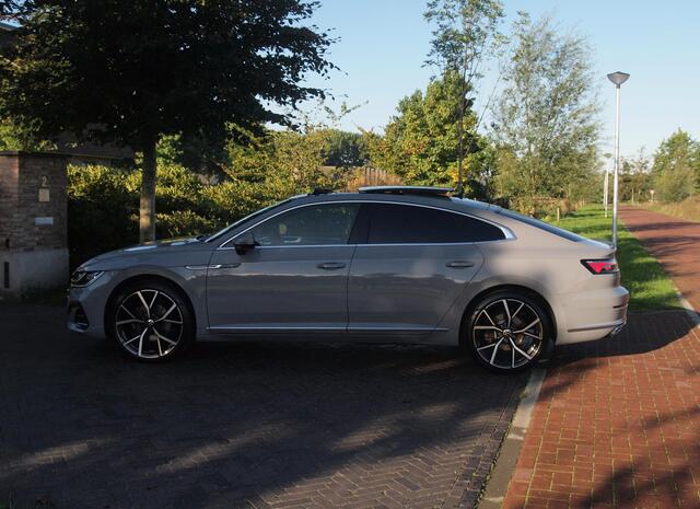 Volkswagen Arteon 1.4 TSI eHybrid R-Line Business+ | Panoramadak | Trekhaak | Camera | Sfeerverlichting | Estoril R-Line 20 inch | NL-Auto |