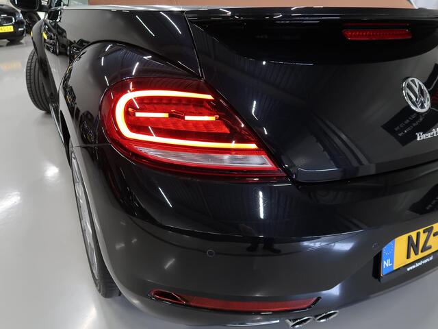 Volkswagen BEETLE (NEW) Cabriolet 1.4 TSI Karmann Automaat Leer/Alcantara Navigatie Trekhaak Xenon 1e Eigenaar NL-auto NAP 18 inch Disc Nieuwstaat Boekjes aanwezig App connect extra meters