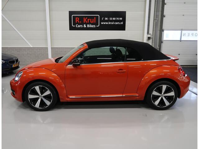 Volkswagen BEETLE (NEW) Cabriolet 1.2 TSI Club Xenon Fender Airco-ecc Navigatie App Connect Stoelverwarming PDC Boekjes Lage km.stand 18 inch Twister velgen Habanero Oranje metallic Zeer nette staat