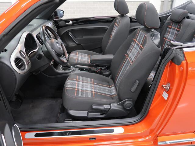 Volkswagen BEETLE (NEW) Cabriolet 1.2 TSI Club Xenon Fender Airco-ecc Navigatie App Connect Stoelverwarming PDC Boekjes Lage km.stand 18 inch Twister velgen Habanero Oranje metallic Zeer nette staat