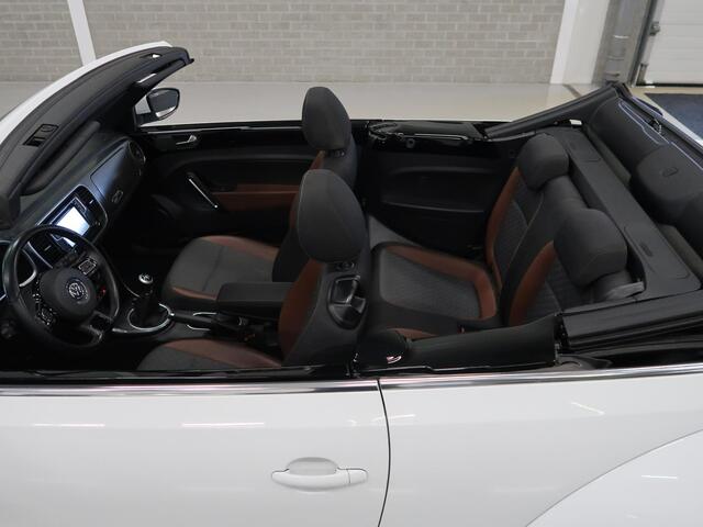 Volkswagen BEETLE (NEW) Cabriolet 1.2 TSI Allstar Camera Navigatie Airco-ecc App connect PDC Bluetooth Boekjes 18 inch Sportvelgen Mistlampen Cruise control Nette staat Boekjes aanwezig
