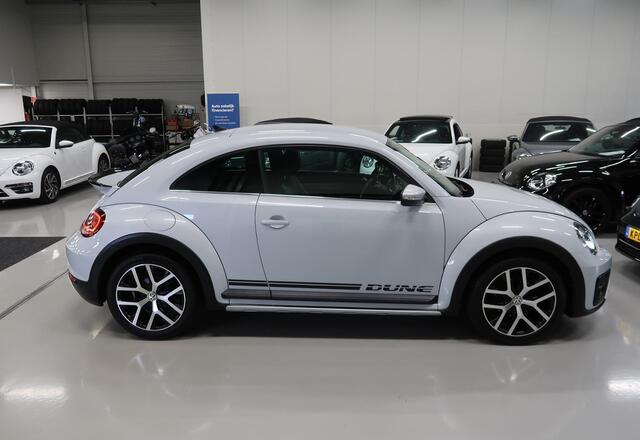 Volkswagen BEETLE (NEW) 1.4 TSI Dune 1.4 Automaat DSG 150pk Leer Camera App connect Navigatie LED Xenon Airco-ecc Bluetooth 18 inch Sportvelgen Spoiler Onderhoud aanwezig White Silver metallic Schakelflippers
