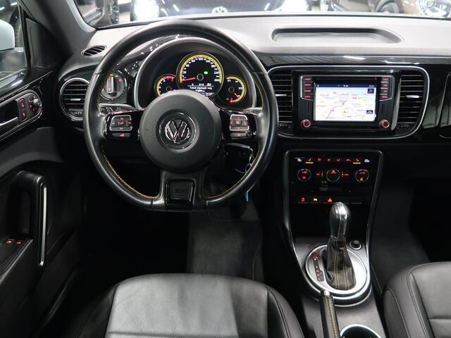 Volkswagen BEETLE (NEW) 1.4 TSI Dune 1.4 Automaat DSG 150pk Leer Camera App connect Navigatie LED Xenon Airco-ecc Bluetooth 18 inch Sportvelgen Spoiler Onderhoud aanwezig White Silver metallic Schakelflippers