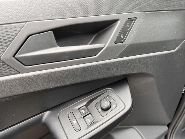 Volkswagen CADDY Cargo 2.0 TDI Airco Apple Cruise controle Trekhaak 1400kg trekgewicht Parkeersensoren achter Stuurwielbediening Schuifdeur Navigatiesysteem Euro 6 Apple Carplay Navi