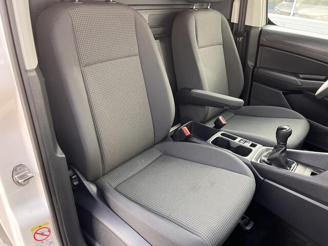 Volkswagen CADDY Cargo 2.0 TDI Airco Cruise controle Trekhaak 1400kg trekgewicht Apple carplay Navigatiesysteem Parkeerhulp achter Schuifdeur Betimmering in laadruimte 1e Eigenaar Euro 6