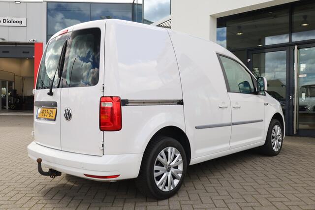 Volkswagen CADDY 2.0 TDI L1H1 BMT Highline 102PK / 75kW, Navigatie, bumpers in kleur, dichte scheidingswand met ruit, betonplex laad vloer, zijwand bekleding, trekhaak, NL auto dealer onderhouden