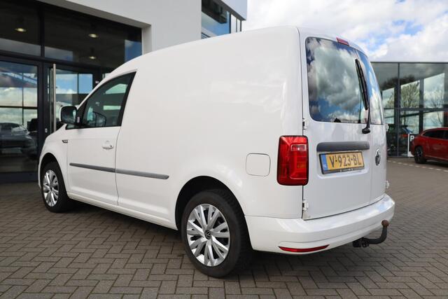 Volkswagen CADDY 2.0 TDI L1H1 BMT Highline 102PK / 75kW, Navigatie, bumpers in kleur, dichte scheidingswand met ruit, betonplex laad vloer, zijwand bekleding, trekhaak, NL auto dealer onderhouden