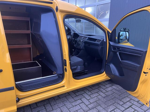 Volkswagen CADDY 2.0 TDI L1H1 Airco Cruise controle Trekhaak 1400kg trekgewicht Kastinrichting Parkeersensoren achter Schuifdeur Telefoon verbinding 1e eigenaar Euro 6 bpm vrij