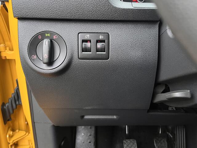 Volkswagen CADDY 2.0 TDI L1H1 Airco Cruise controle Trekhaak 1400kg trekgewicht Kastinrichting Parkeersensoren achter Schuifdeur Telefoon verbinding 1e eigenaar Euro 6 bpm vrij