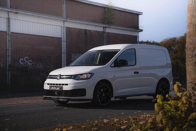Volkswagen CADDY Cargo 1.5 TSI 115 pk BENZINE Black&White Edition 19" LMV, Spoilers V+A, Airco, Bumpers in Kleur, Cruise Control, 2-Zits