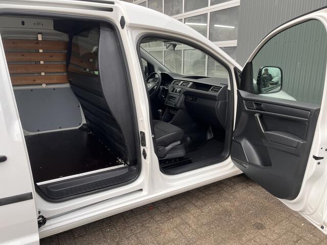 Volkswagen CADDY 2.0 TDI L1H1 75pk Airco Trekhaak 1400kg trekgewicht Schuifdeur Telefoon verbinding 1e eigenaar Euro 6 bpm vrij voor particulier gebruik !!