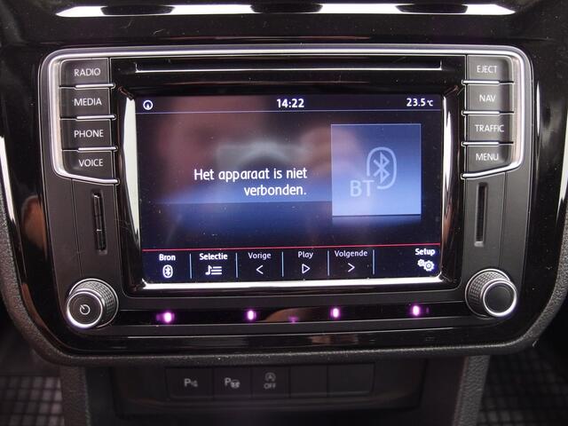Volkswagen CADDY 1.4 TSI Highline AUTOMAAT / TREKHAAK / XENON / CAMERA / CARPLAY / STOELVERW / NAVI / CLIMA / PDC