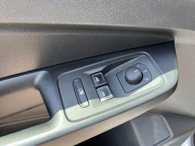 Volkswagen CADDY Cargo 2.0 TDI Comfort / LAADRUIMTE BEKLEDING/ LEDER STUUR/ APP-CONNECT/ AIRCO/ CRUISE/ MULTI FUNC. STUUR/ CARKIT