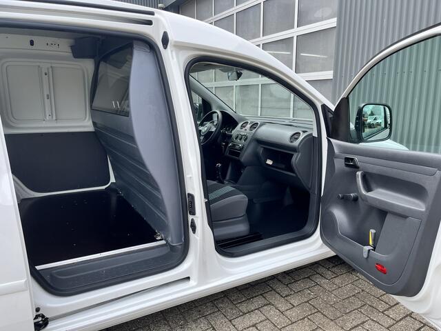 Volkswagen CADDY 1.6 TDI 102pk Cruise controle Telefoonvoorbereiding Schuifdeur Parkeerhulp achter achterklep Euro 5 Bpm vrij voor particulier gebruik!