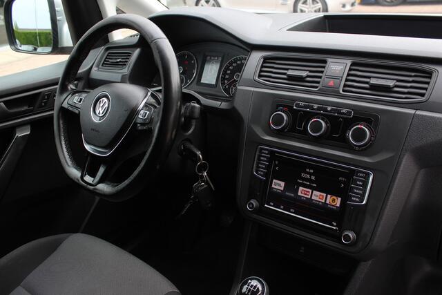 Volkswagen CADDY 2.0 TDI L1H1 BMT Highline / Trekhaak / Apple CarPlay / Navigatie / Xenon / 17'' / Parkeerhulp achter / Zijschuifdeur rechts / Cruise Control