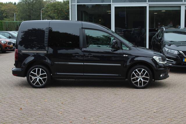 Volkswagen CADDY 2.0 TDI L1H1 BMT Highline / Trekhaak / Apple CarPlay / Navigatie / Xenon / 17'' / Parkeerhulp achter / Zijschuifdeur rechts / Cruise Control