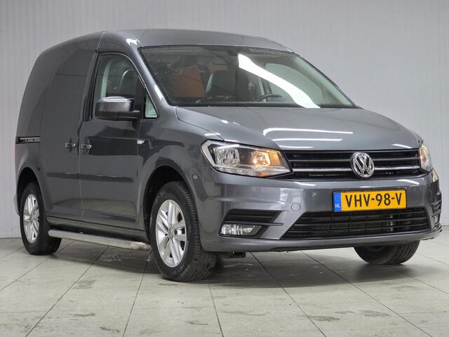 Volkswagen CADDY 2.0 TDI L1H1 BMT Highline/ Facelift!/ Side-Bars/ 16'' LMV/ Voorruitverw./ Vol Leder/ Stoelverw./ Apple + Android/ DAB+/ Navi/ Airco/ Cruise/ Bluetooth/ Multi. LEDER. Stuur/ Mistl./ PDC/ LED Dagrijverl.